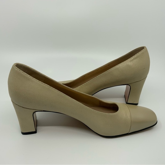 SALVATORE Ferragamo adorable shoes. - Picture 8 of 12